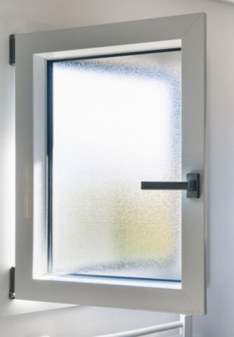 Sécuristes de France – Fenêtre PVC offrant isolation thermique, confort et sécurité