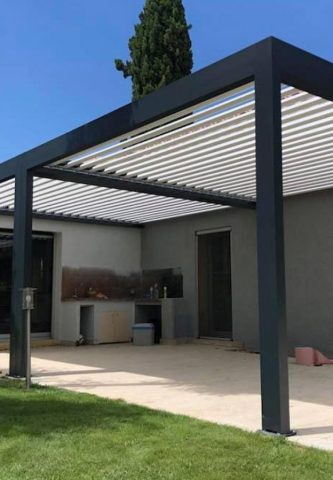Sécuristes de France – Pergola pour créer un espace extérieur ombragé et confortable