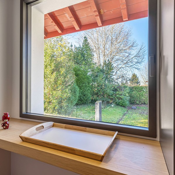 Sécuristes de France – Fenêtre mixte bois aluminium alliant isolation et design