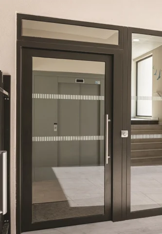 Détail porte de hall d’immeuble