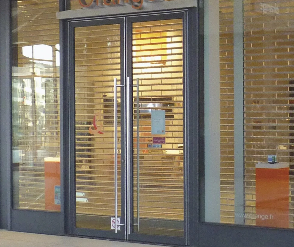 Rideaux et grilles métalliques